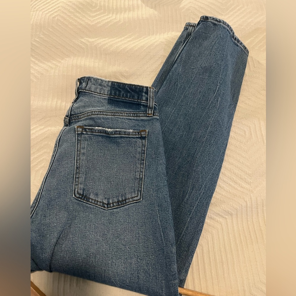 MOVEOUT SALE ✨ Abercrombie Mom Jeans
